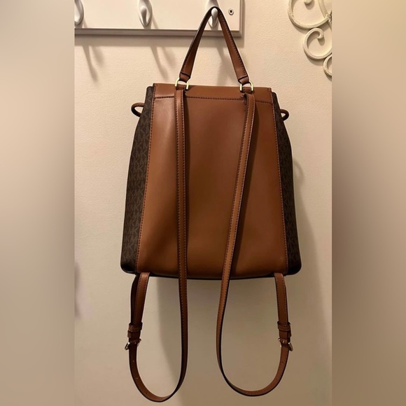 Michael Kors Pheobe drawstring backpack. In perfect condition. Great condition! - Picture 5 of 7